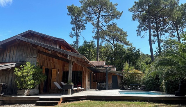 TYPICAL WOODEN HOUSE IN CAP FERRET