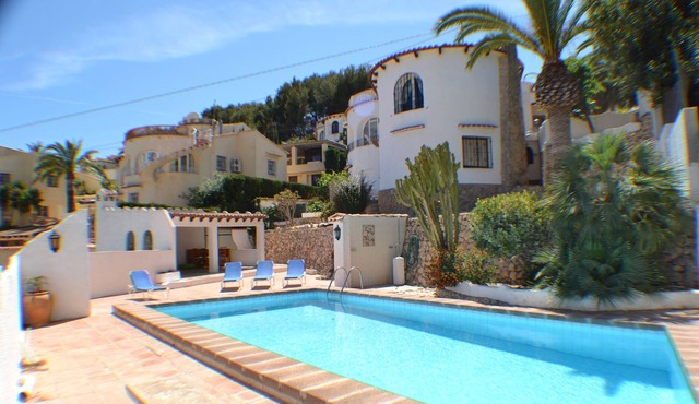 Typically Spanish private 3 bed 3 bathroom villa with private pool and air con