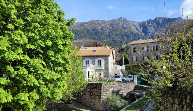 Typique Maison Corse Entre Montagne et mer