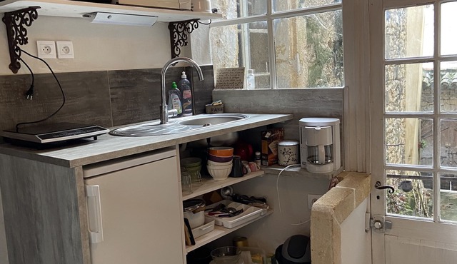 Typique Maison de Village Avec Terrasse, à 3 mn de la Rivière