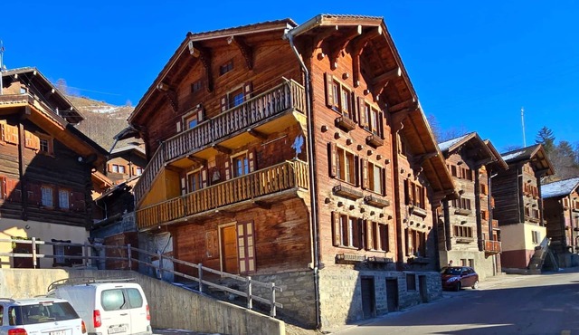 Typische Wohnung Le Ver Luisant. Val d'Hérens by Interhome