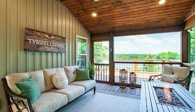 Tyrrells pass lake home Lenoir City (Fort Loudon)