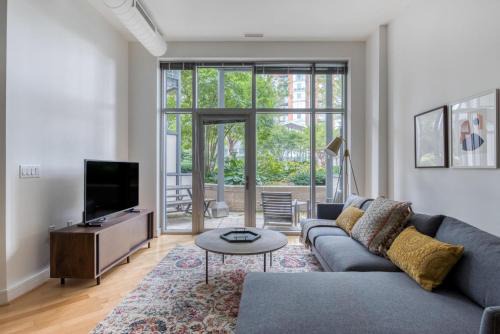 Tysons Corner 1br w gym pool nr galleria mall WDC-825