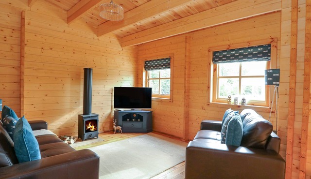 TYTHE LODGE, family friendly, character holiday cottage in Heckington