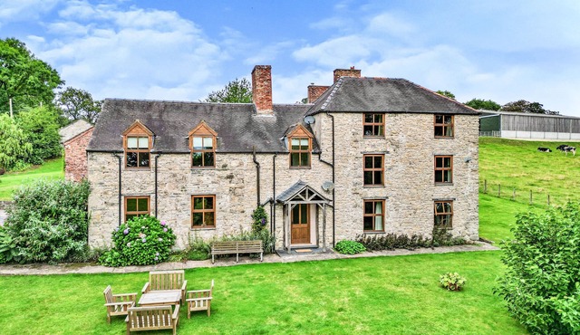 TYWYSOG, family friendly, character holiday cottage in Henllan