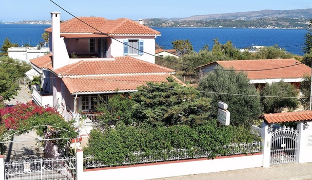 Tzivras Three-Bedroom Villa