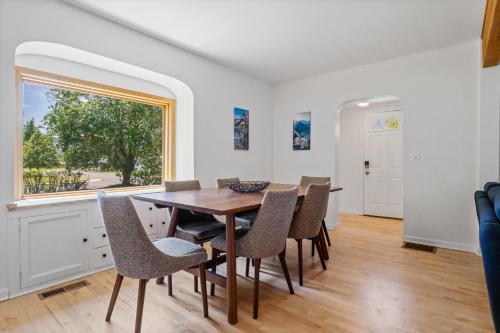 U-District Charmer - blocks from the University