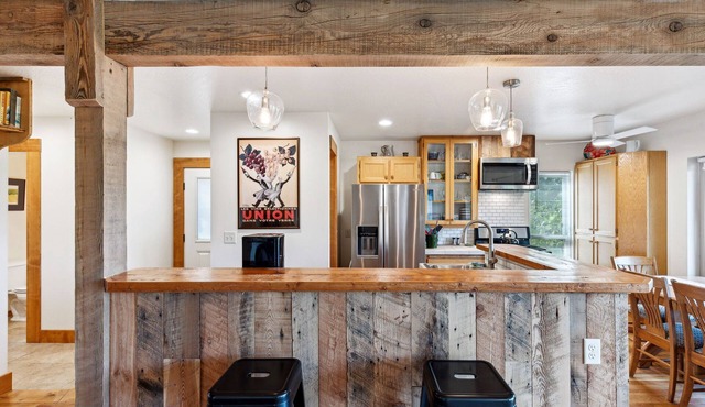 U District Custom Duplex w/large covered deck, Near Downtown & UMT