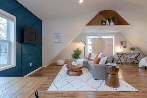 U-District Loft near GU w Self Check-in and Wifi