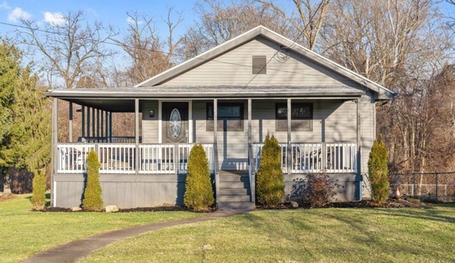 U.S open Oakmont home! 4 minutes away! Walking distance!