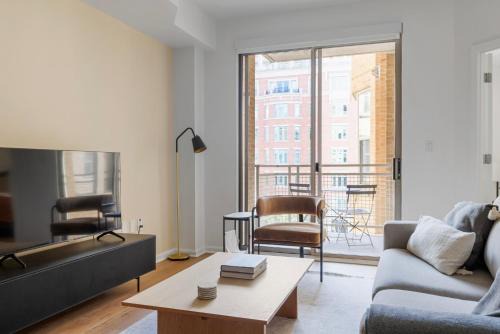 U Street 1br w gym nr metro nightlife WDC-710