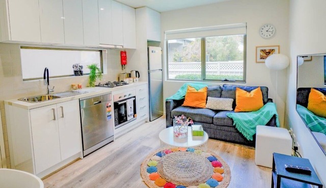 U1 Brunswick Living Ground Patio Close to APT and CBD Free Wifi Tram at Doorstep