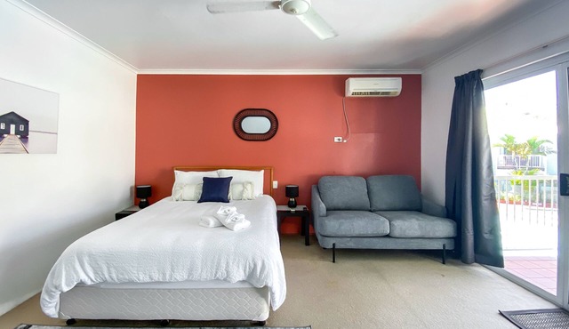 U225 DHR 💎The Sea Spray @ Dolphin Heads💎