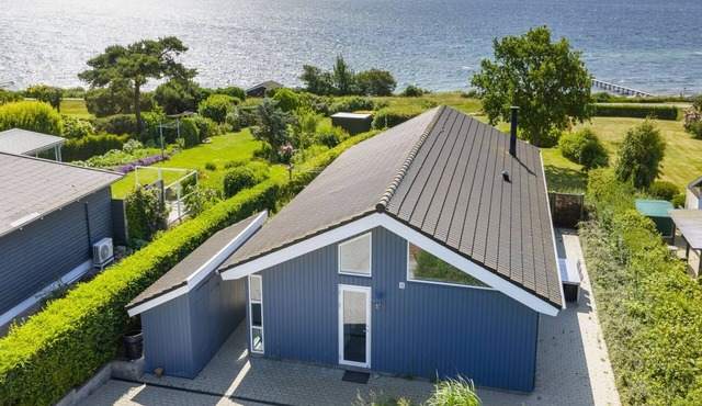 "Ubavka" - 100m from the sea by Interhome