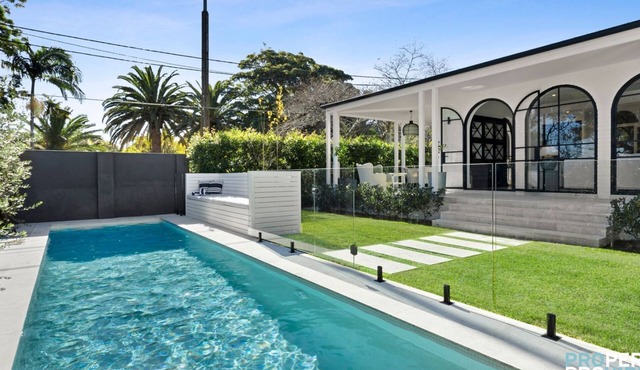 Uber Luxury Cottage -5 Bedrooms in heart of Mosman