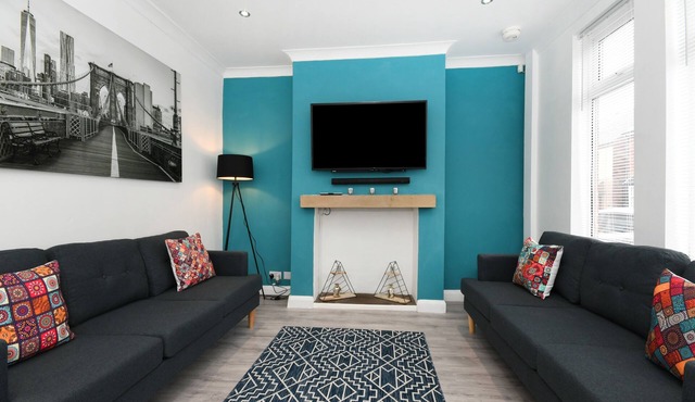 Uber modern 3 bed house close to City centre