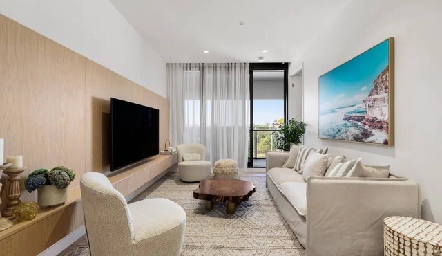 Uber Stylish Apartment in Glen Iris