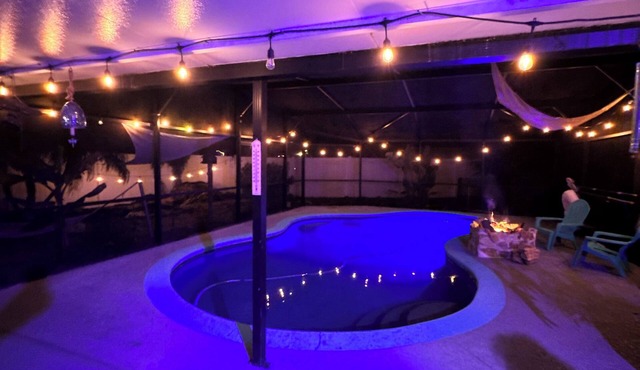 UCF pool house- with exclusive amenities!
