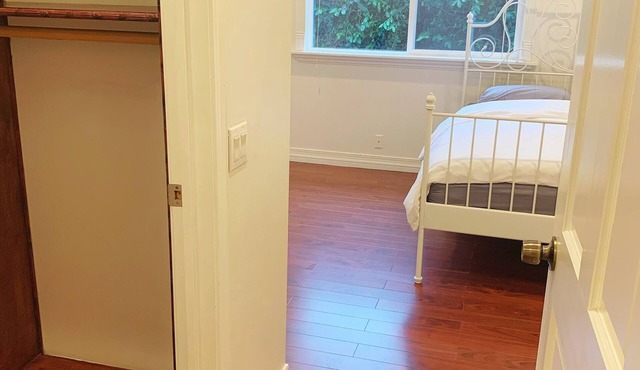 UCI girl/walk to school/clean and quiet room
