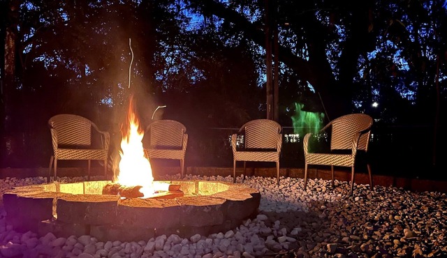 UF Cottage Retreat w/Firepit - Walk to Campus