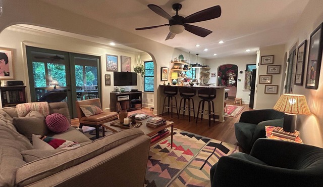 UGA Gameday House: Tailgate + walk to Sanford Stadium - 4BR/3.5 bath in 5 Points
