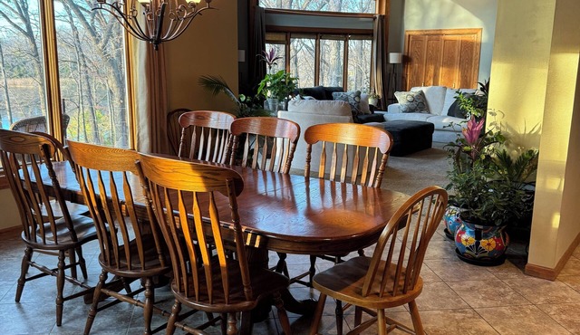 Ugly Duckling Lodge - Swan Lake Retreat