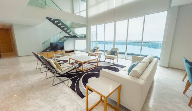 UH FLAT HOTELS & RESORTS PINETREE