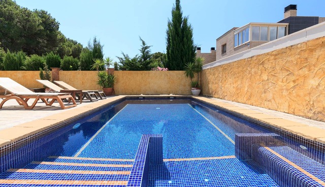 UHC VILLA IBIZA · Private Pool · Jacuzzi · Bbq · Free WiFi