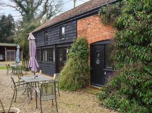 Uk46716 - The Stable