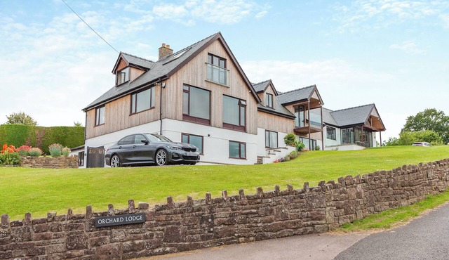 UK46790 - Orchard Retreat