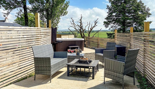 UK7384 - The Hayloft