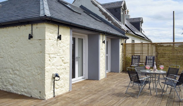 UK7385 - Chaff House