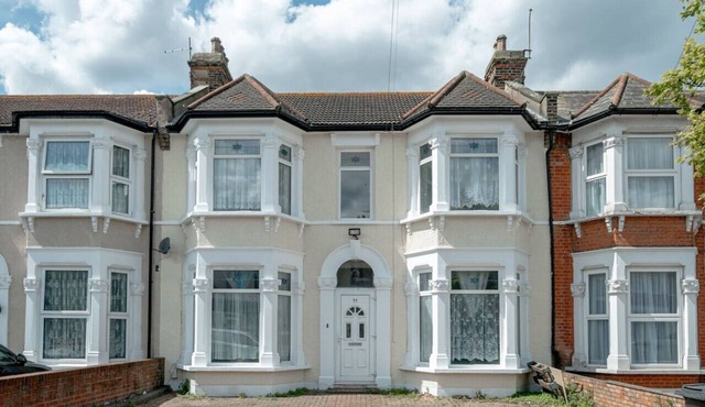 Uksas 4 bed house Free parking