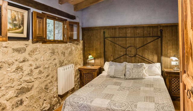 'Ull De Llebre' Room with Mountain Views, Shared Pool and Shared Terrace