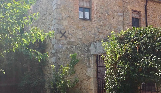 Ulla, Alt Emporda: Holiday home in a small, quiet historic village.