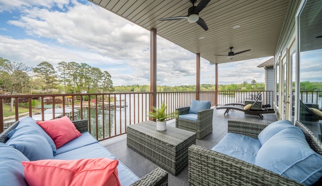 Ultimate Spacious Luxury Retreat! Boat Slip, 2 Jet Ski Slips, Kayaks, Hot Tub!