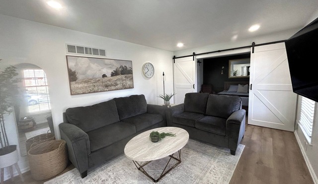 Ultimate 2 King Ensuite Contemporary 14 guests + Apt 5Bdrm