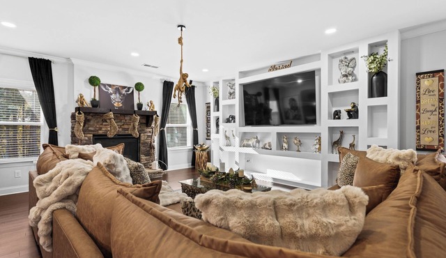 Ultimate 8BR Getaway w/lake views, bar, gym, movie theater, and much more.