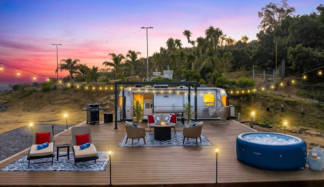 Ultimate Airstream - OMG Views, Hot Tub, Fire Pits,Outdoor Living, Pet Friendly