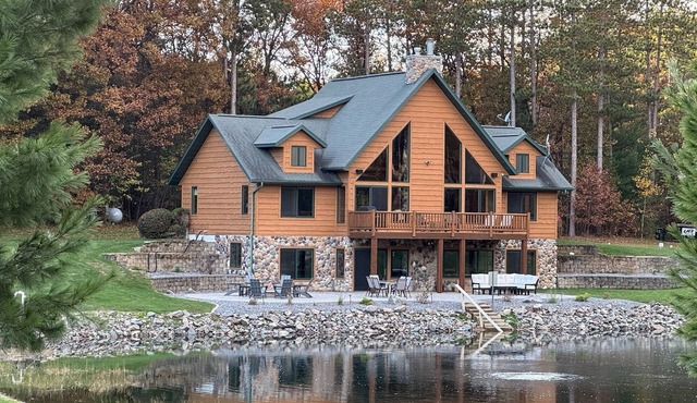 Ultimate All-Season Cabin w/Private Swimming & Fishing Pond at Castle Rock Lake