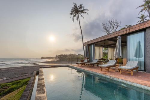 Ultimate Beachfront Villa Cascade Balian
