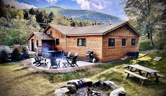 Ultimate Cabin Getaway with Hot-Tub and Fire Pit