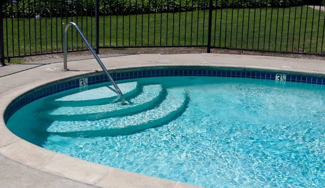 Ultimate California Destination! 3 Spacious Units, Pool, Free Parking!