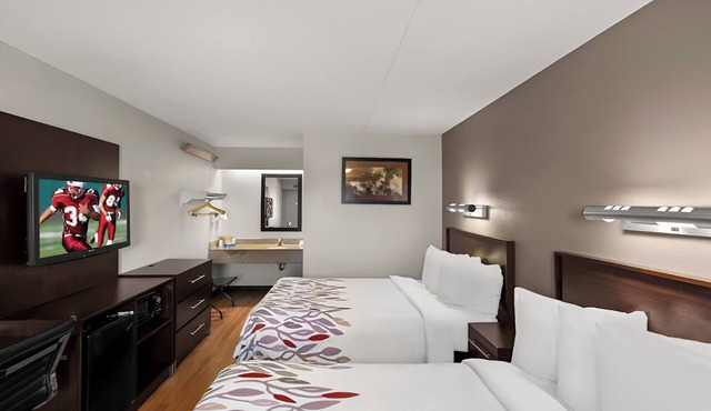 Ultimate Convenience near Six Flags & Stadiums! Free Shuttle, Parking | 4 Units