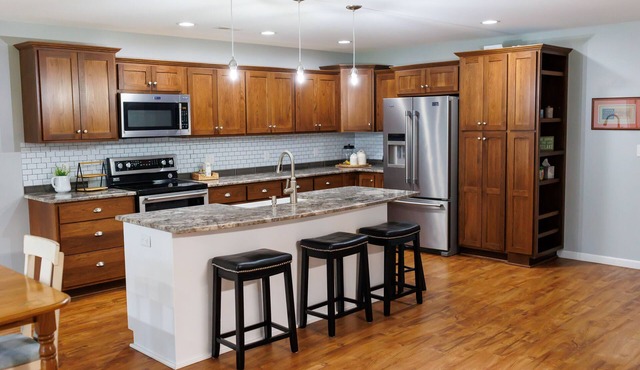 Ultimate Country Home with a 4800 sq.ft shed- pickle ball, corn hole, and more!