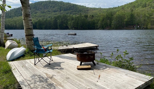 Ultimate couples getaway! Quiet and private Lakeside Cottage in the Adirondacks