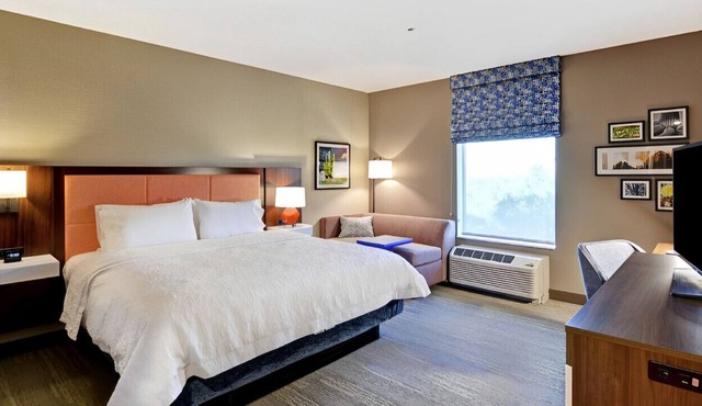 Ultimate Cozy Retreat Awaits! W/ Breakfast!