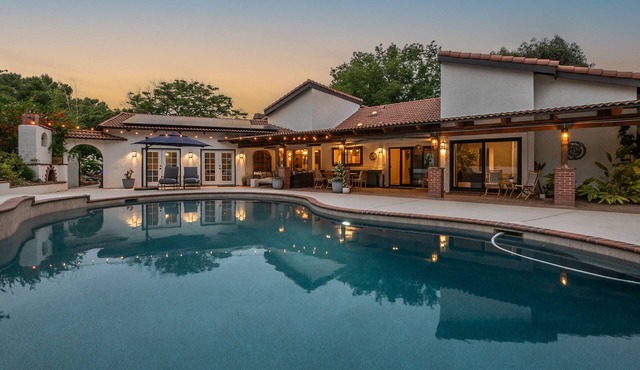 Ultimate Escape: GameRoom, EV Charger, Pool & Spa