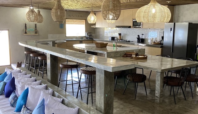 Ultimate Family-Sized Beach Mountainside Sanctuary (work and play friendly)