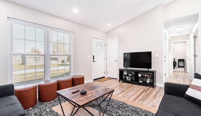 Ultimate Family Escape - 5BR 2.5BA - 2 Living Rooms